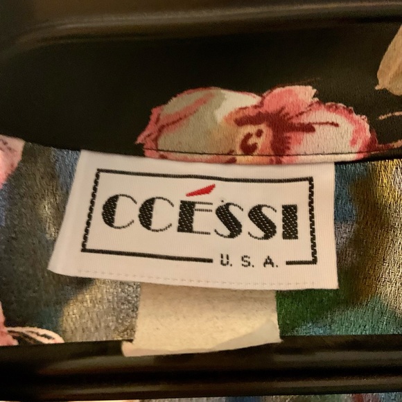 Flowy Floral Blouse - Picture 4 of 4